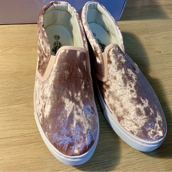 Slip on Sneakers - Picture 2 of 5